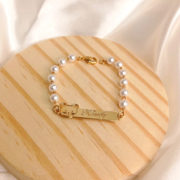 Pulseira Infantil Feminina Pérola com Plaquinha Personalizada